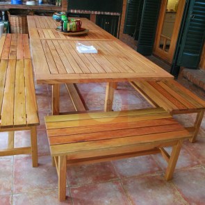 Conjunto de mesa y bancos sin respaldo