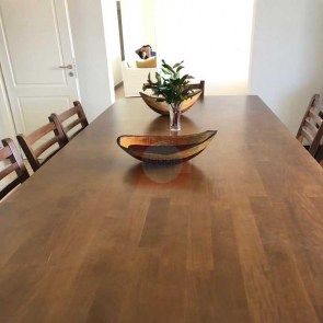 Detalle tapa de mesa de comedor de madera