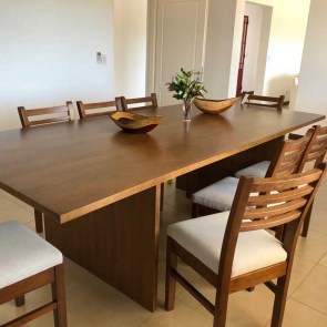 mesa de comedor de madera maciza