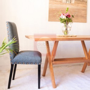 Silla elegante para comedor de madera